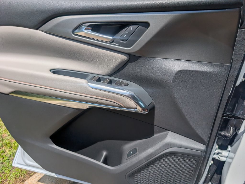 New 2027 Chevrolet Traverse LT FWD image 15