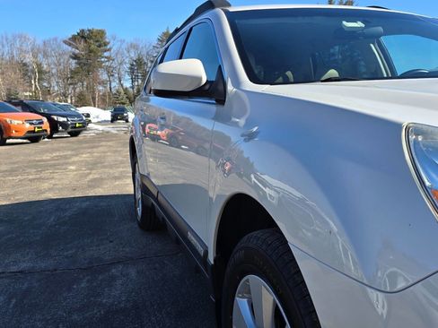 Used 2012 Subaru Outback 2.5i Premium w/ All-Weather Pkg image 9