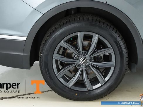 Used 2024 Volkswagen Tiguan SE w/ Panoramic Sunroof Package FWD image 13