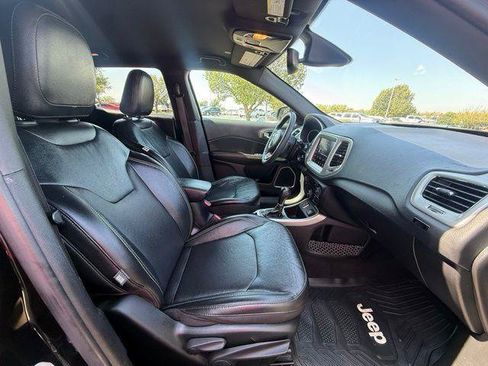 Used 2021 Jeep Compass Latitude FWD image 3