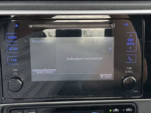 Used 2017 Toyota Corolla LE FWD image 12