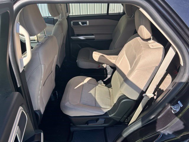 Used 2023 Ford Explorer XLT AWD/4WD image 38