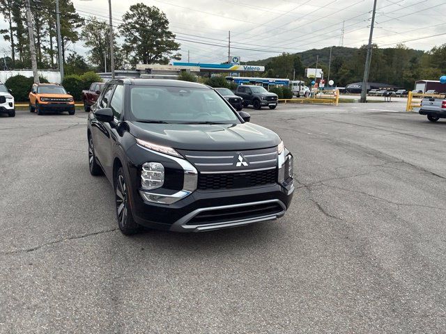 Used 2025 Mitsubishi Outlander SE FWD image 3