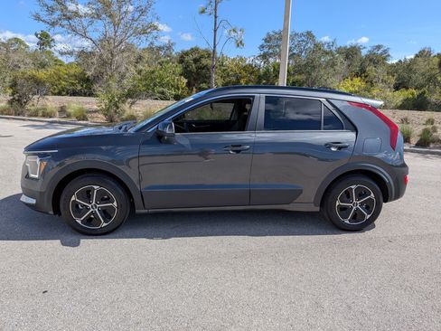 Used 2024 Kia Niro EX image 8