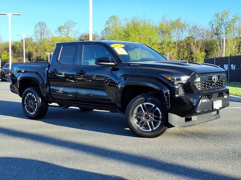 Used 2024 Toyota Tacoma TRD Sport image 2