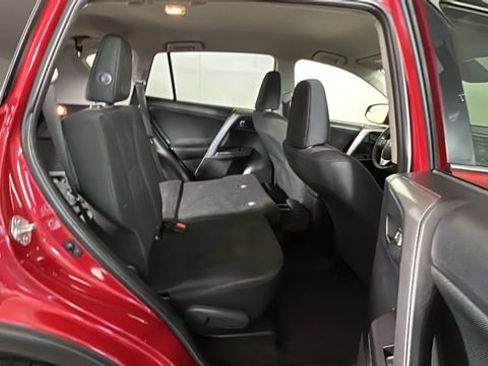 Used 2017 Toyota RAV4 LE AWD/4WD image 28