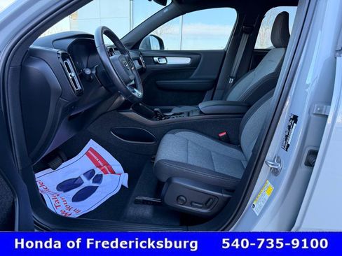 Used 2024 Volvo XC40 B5 Core w/ Protection Package image 26