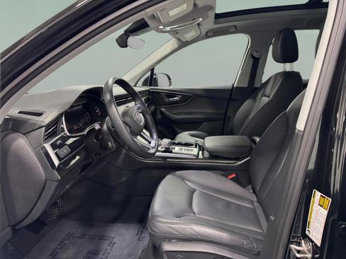 Used 2023 Audi Q7 Premium image 11
