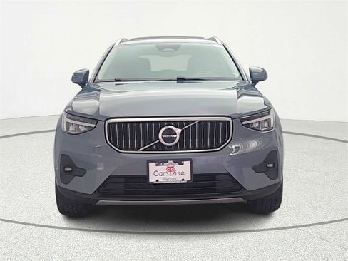 Used 2023 Volvo XC40 B5 Plus image 2