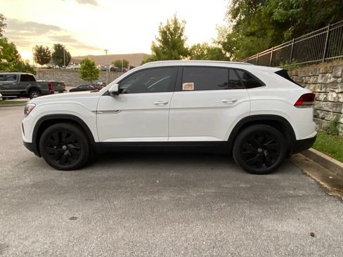 Used 2024 Volkswagen Atlas Cross Sport SE FWD image 4