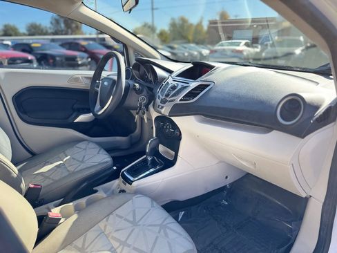 Used 2012 Ford Fiesta SE image 28