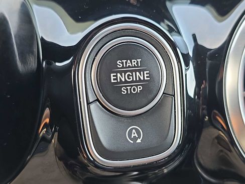 Used 2021 Mercedes-Benz GLA 250 4MATIC w/ Premium Package image 23