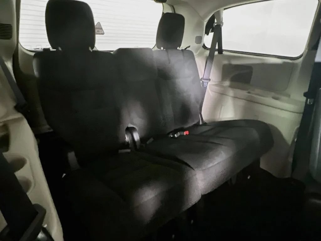 Used 2016 Dodge Grand Caravan SE w/ Quick Order Package 29E SE FWD image 24