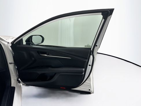 Used 2025 Toyota Camry LE image 33