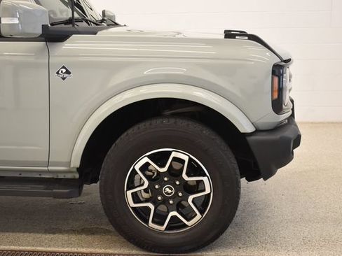 Used 2022 Ford Bronco Outer Banks AWD/4WD image 11