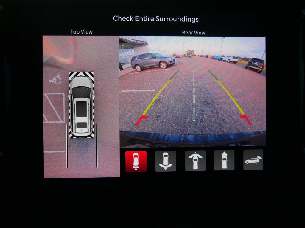 Used 2025 Chrysler Pacifica Limited AWD/4WD image 19