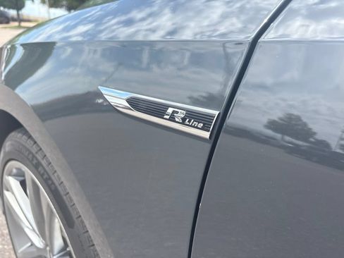 Used 2017 Volkswagen Passat 1.8T R-Line FWD image 9