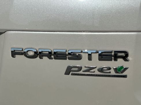 Used 2015 Subaru Forester 2.5i Premium AWD/4WD image 24