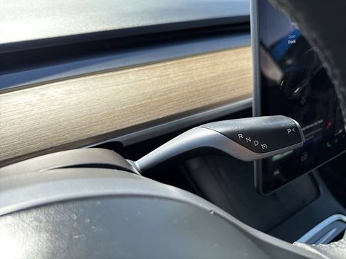 Used 2024 Tesla Model Y 2WD image 21
