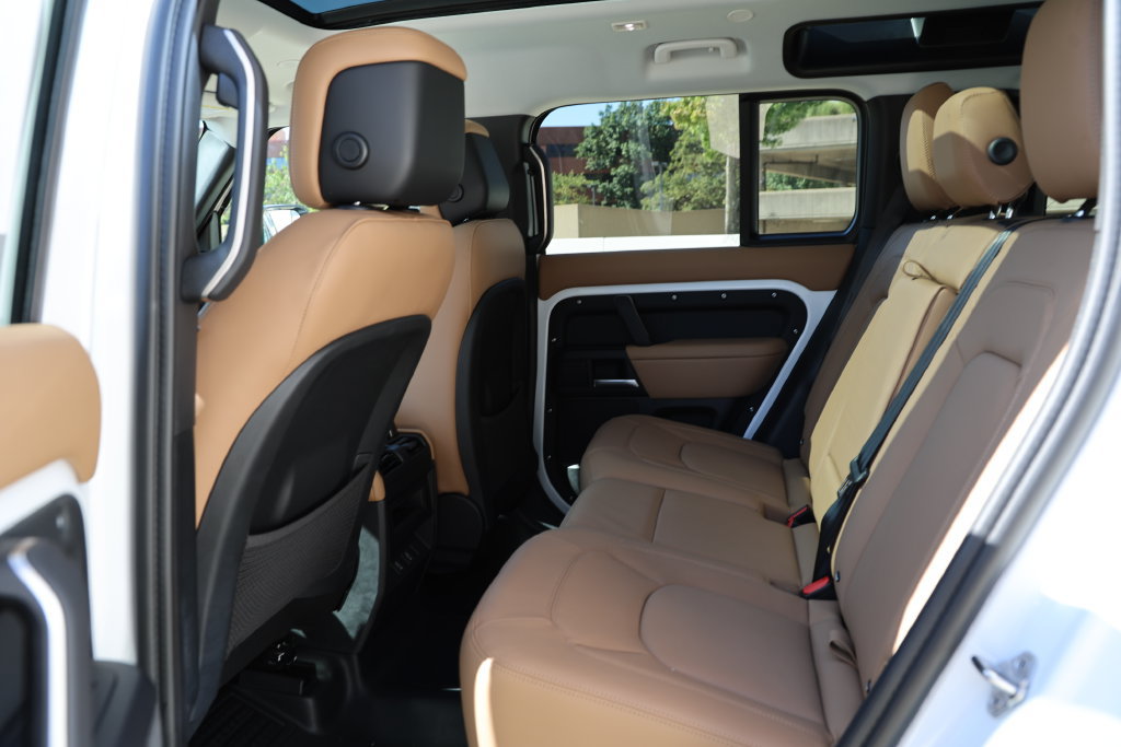 New 2026 Land Rover Defender 110 S AWD/4WD image 30