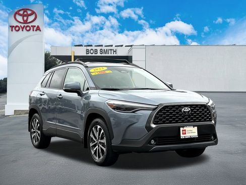 Certified 2023 Toyota Corolla Cross XLE image 3