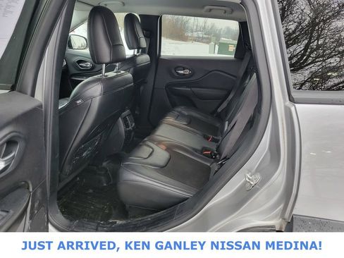 Used 2020 Jeep Cherokee Trailhawk image 15