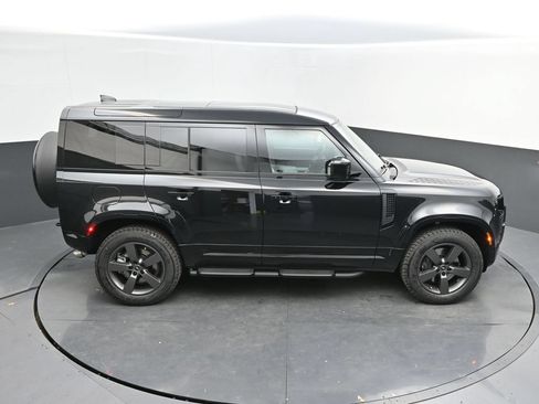 Used 2025 Land Rover Defender 110 X-Dynamic SE AWD/4WD image 35