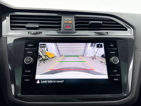 Used 2022 Volkswagen Tiguan SE FWD image 8