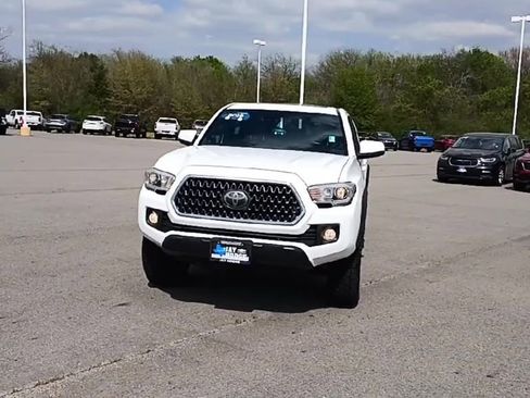 Used 2019 Toyota Tacoma TRD Off-Road image 3