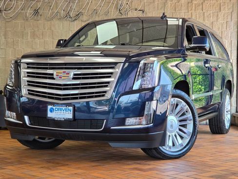 Used 2019 Cadillac Escalade ESV Platinum AWD/4WD image 2