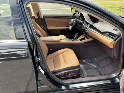 Used 2017 Lexus ES 350 w/ Premium Package FWD image 33