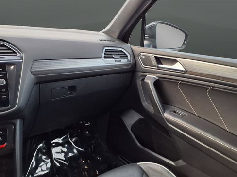 Used 2024 Volkswagen Tiguan SEL R-Line image 39