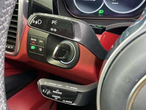 Certified 2022 Porsche Cayenne Platinum Edition AWD/4WD image 41