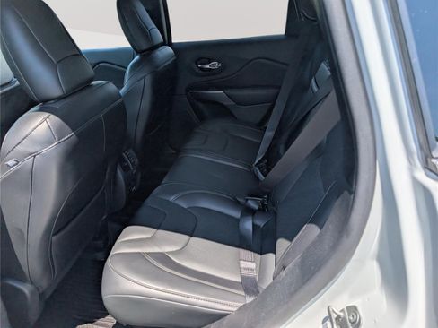 Used 2019 Jeep Cherokee Limited AWD/4WD image 15