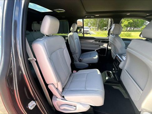 New 2026 Jeep Grand Wagoneer L Limited w/ Premium Group II AWD/4WD image 8