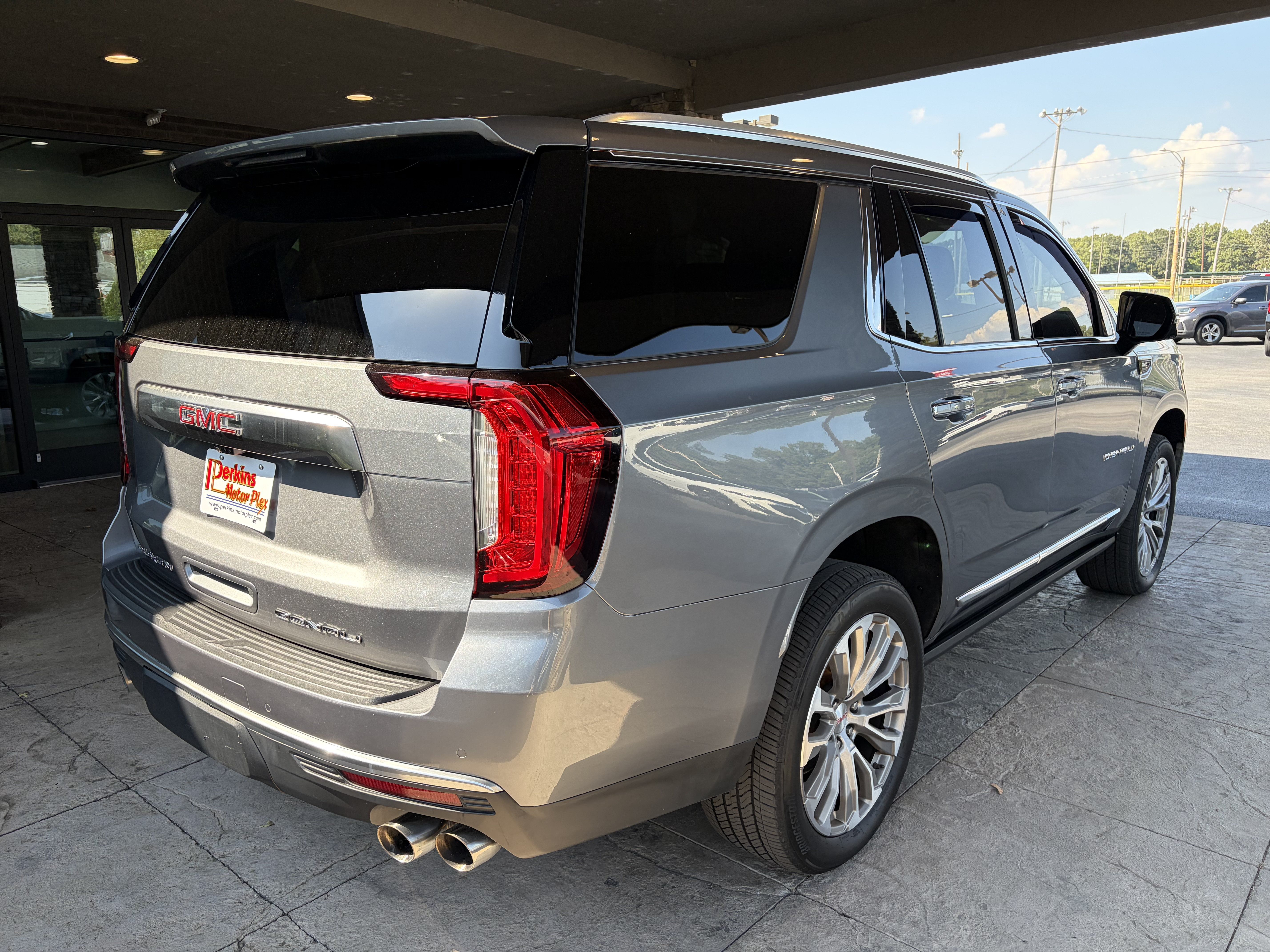 Used 2021 GMC Yukon Denali w/ Denali Premium Package AWD/4WD image 5