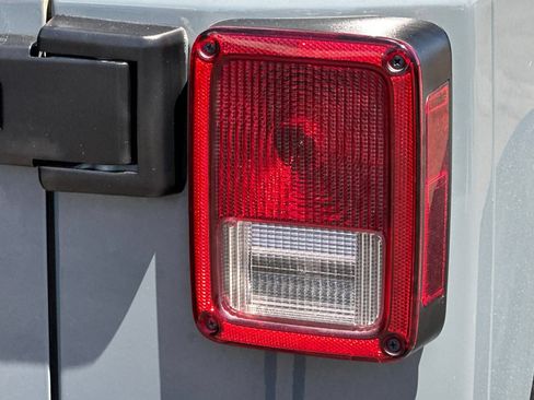Used 2014 Jeep Wrangler Rubicon w/ Power Convenience Group AWD/4WD image 43