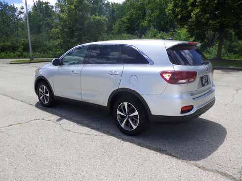 Used 2020 Kia Sorento AWD V6 image 3