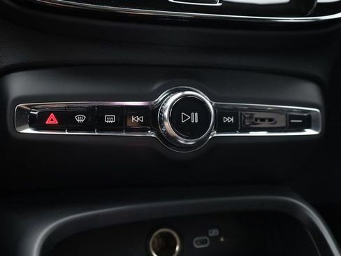 Used 2024 Volvo XC40 B5 Plus w/ Climate Package image 19