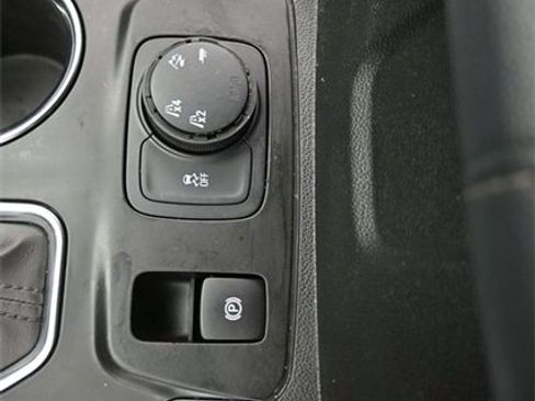 Used 2021 Chevrolet Traverse LT w/ LT Premium Package image 21