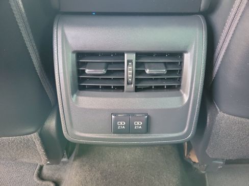 Used 2019 Toyota Avalon XSE image 10