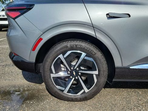 Used 2024 Chevrolet Equinox EV LT w/ LPO, Trailering Package FWD image 7