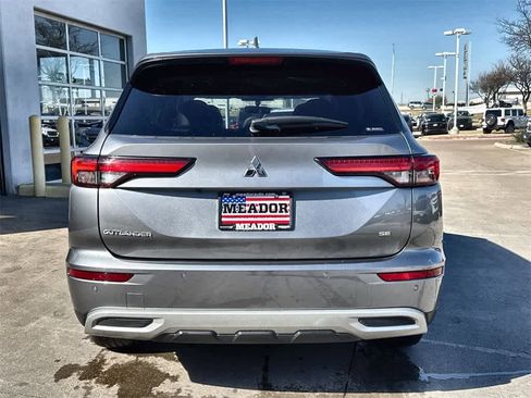 Used 2024 Mitsubishi Outlander SE image 5