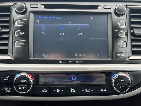 Used 2016 Toyota Highlander XLE image 7