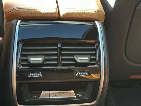 Used 2019 BMW X5 xDrive40i w/ M Sport Package image 19