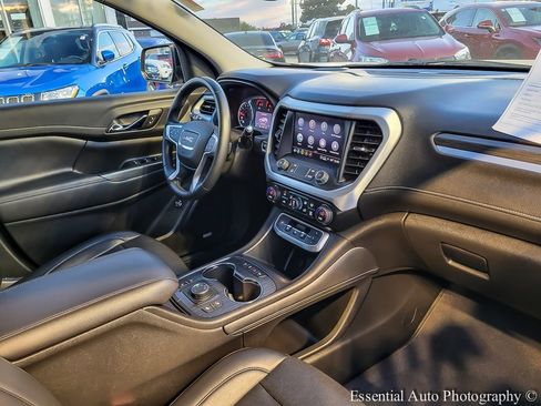 Certified 2023 GMC Acadia SLT image 33