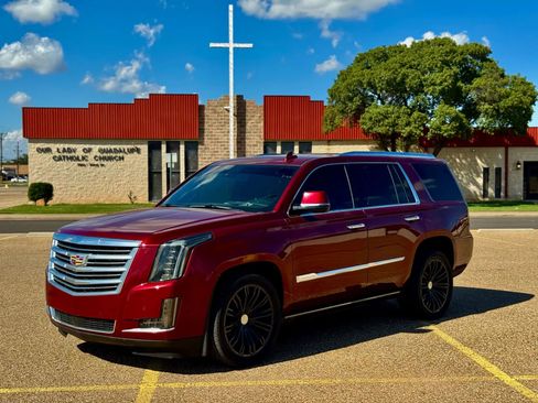 Used 2017 Cadillac Escalade Platinum image 9