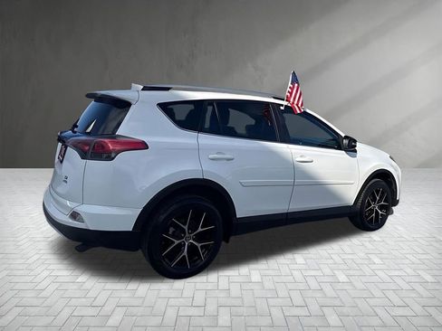 Used 2016 Toyota RAV4 SE image 10