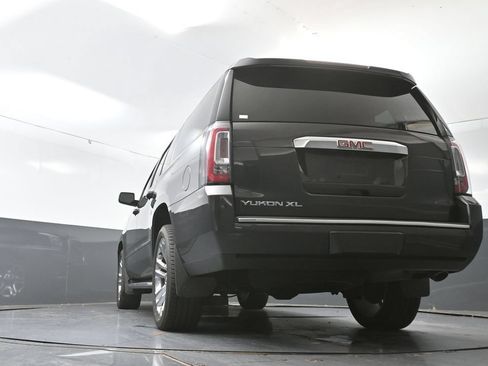 Used 2018 GMC Yukon XL SLT w/ Premium Edition AWD/4WD image 32