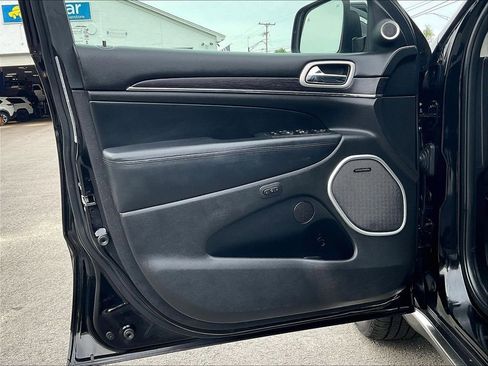 Used 2018 Jeep Grand Cherokee Summit AWD/4WD image 9